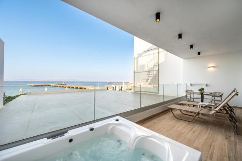 SoleLuna 1 On the Beach Hot Tub Smart Home — 4-Star Luxury Hotel in Kos, Greece