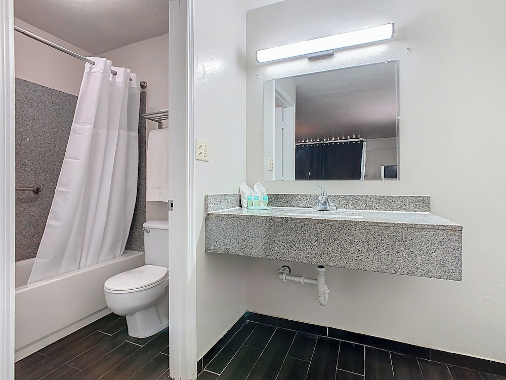 Quality Inn Davenport Maingate South - photo 23
