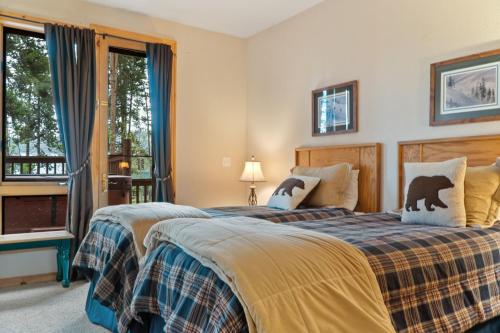 4BDR Ski in Ski Out by Snowflake Lift — hotel in Crete
