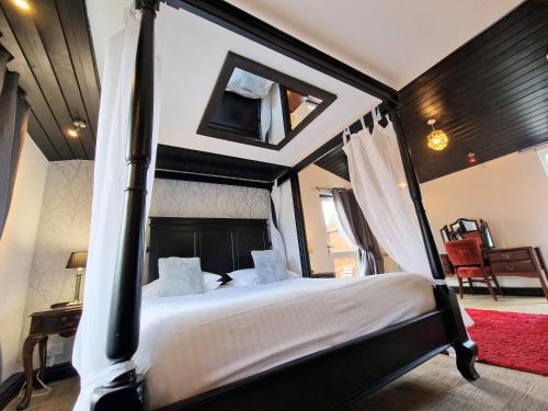 Ochil 9 with Private Hot Tub Fife Loch Leven Lomond Hills Pet Friendly — hotel in Kelty