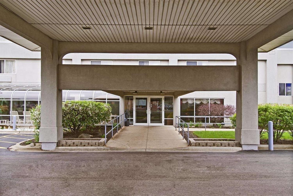 Americas Best Value Inn & Suites Waukegan Gurnee - photo 15