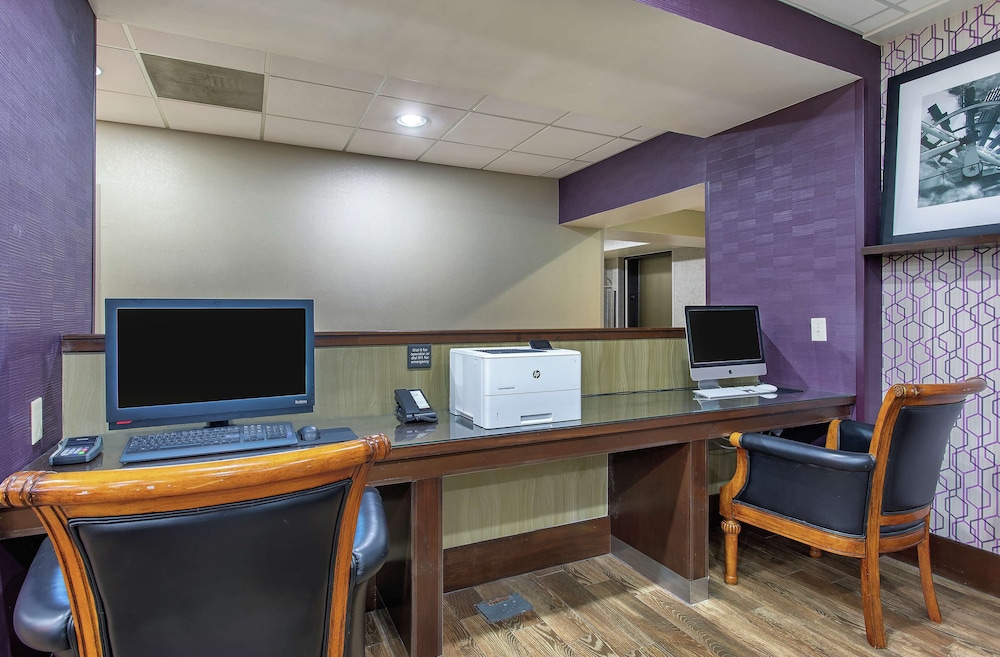 Hampton Inn Cullman - photo 31