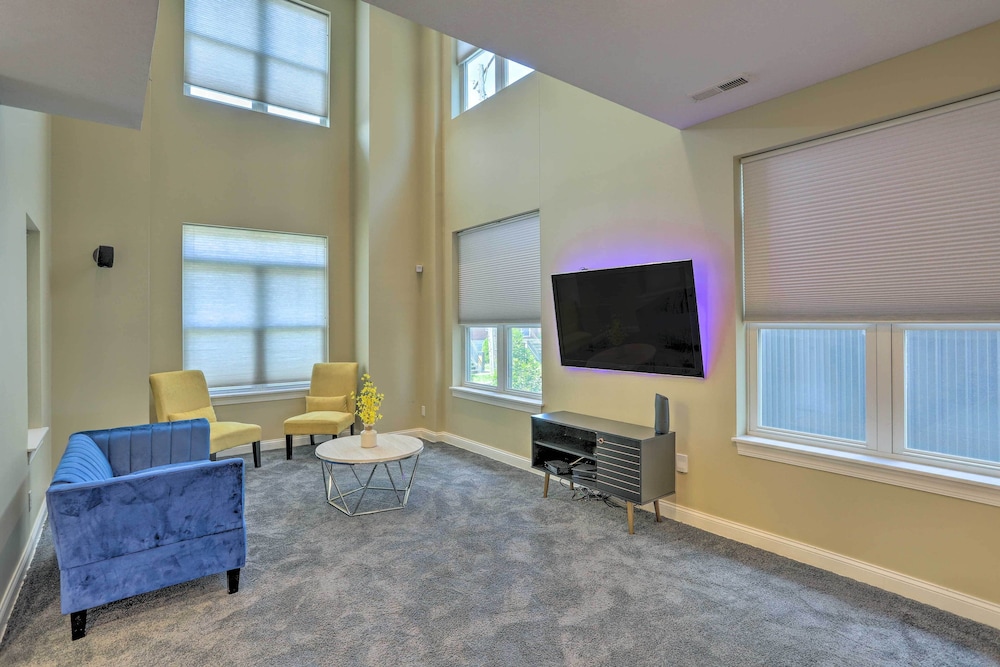 Central Cleveland Gem with Direct Skyline View in Cleveland, United States