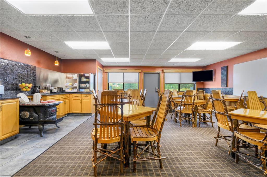 Super 8 by Wyndham Eveleth - photo 21