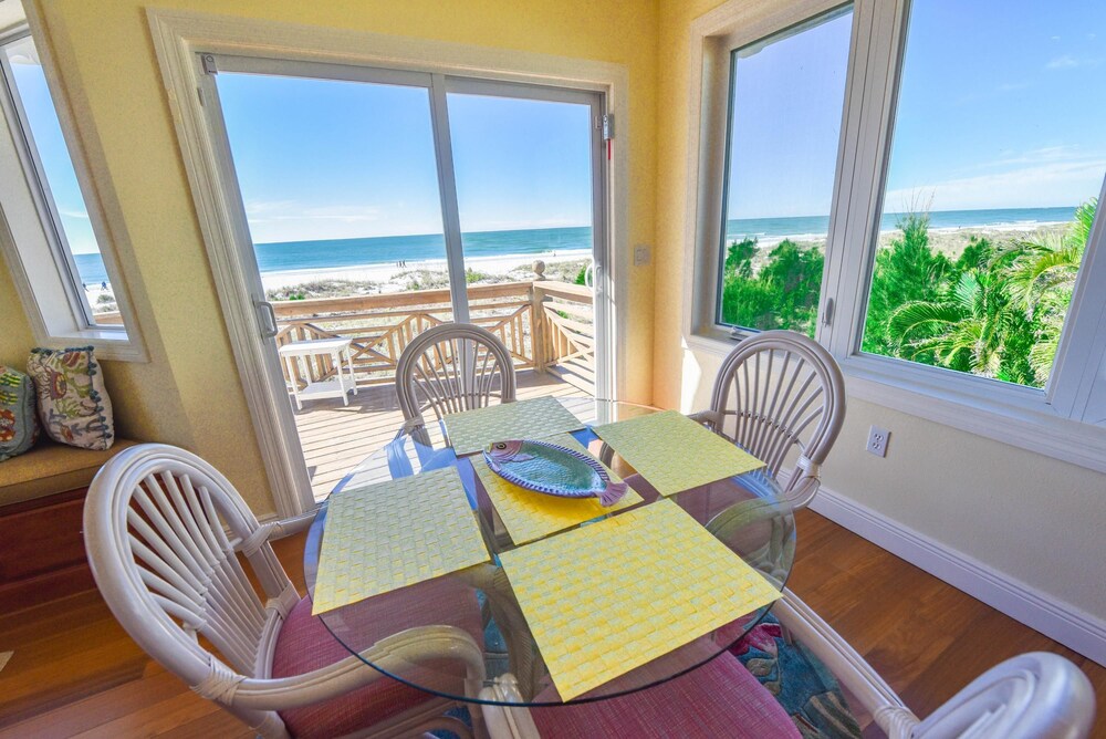 The Big Yellow House — 4-Star Luxury Hotel in Anna Maria, United States