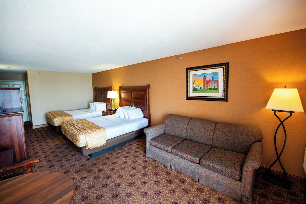 Hamilton Inn Select Beachfront Mackinaw City - photo 6