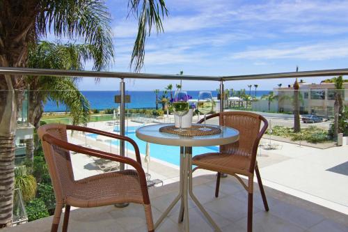 Niovi Coralli Beachfront Apartment