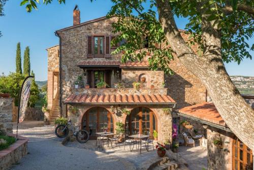 Agriturismo Schiaccia Ghiande — 4-Star Luxury Hotel in Massa Marittima, Italy