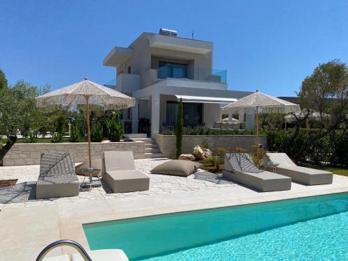 Mare Luxury Villas by Elia Mare — 4-Star Luxury Hotel in Nea Moudhania, Greece