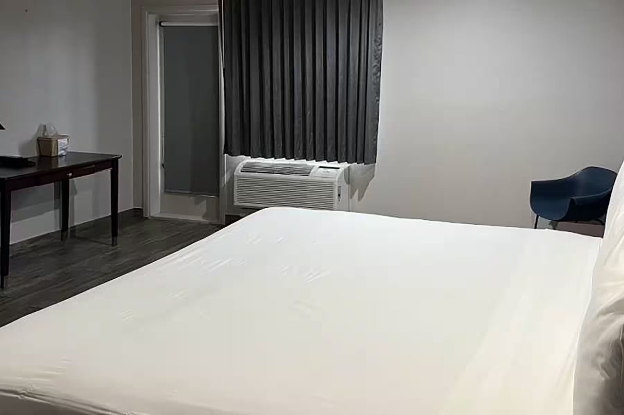 Super 8 by Wyndham Mesa Downtown Near Convention Center - photo 7