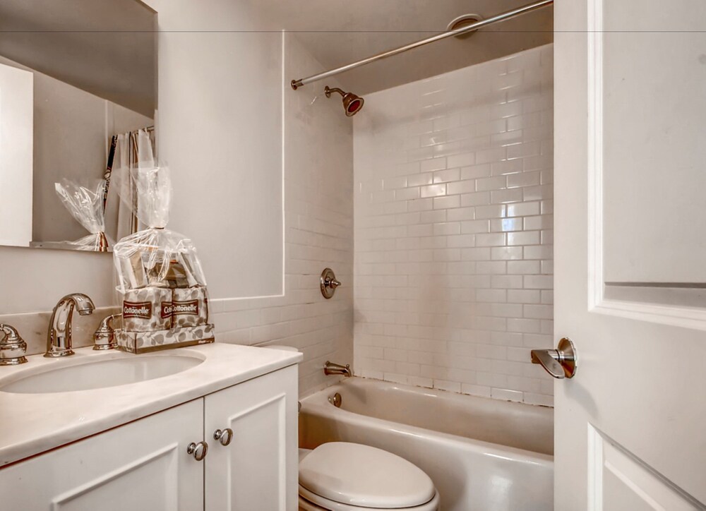 Longwood Towers Apartments - photo 22