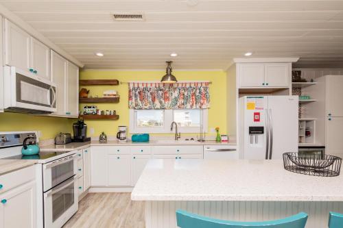 Moon Struck by Oak Island Accommodations - photo 49