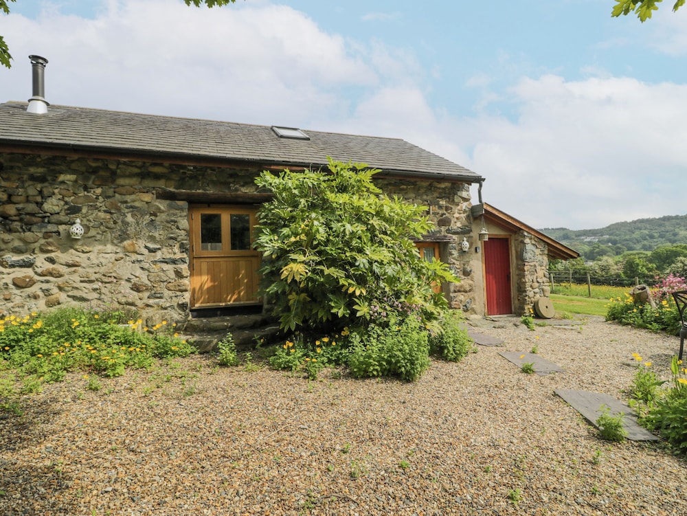 The Shippon - carbon neutral hotel in Conwy