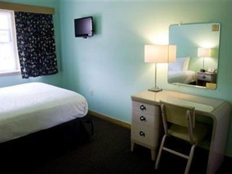 Holiday Music Motel - photo 16