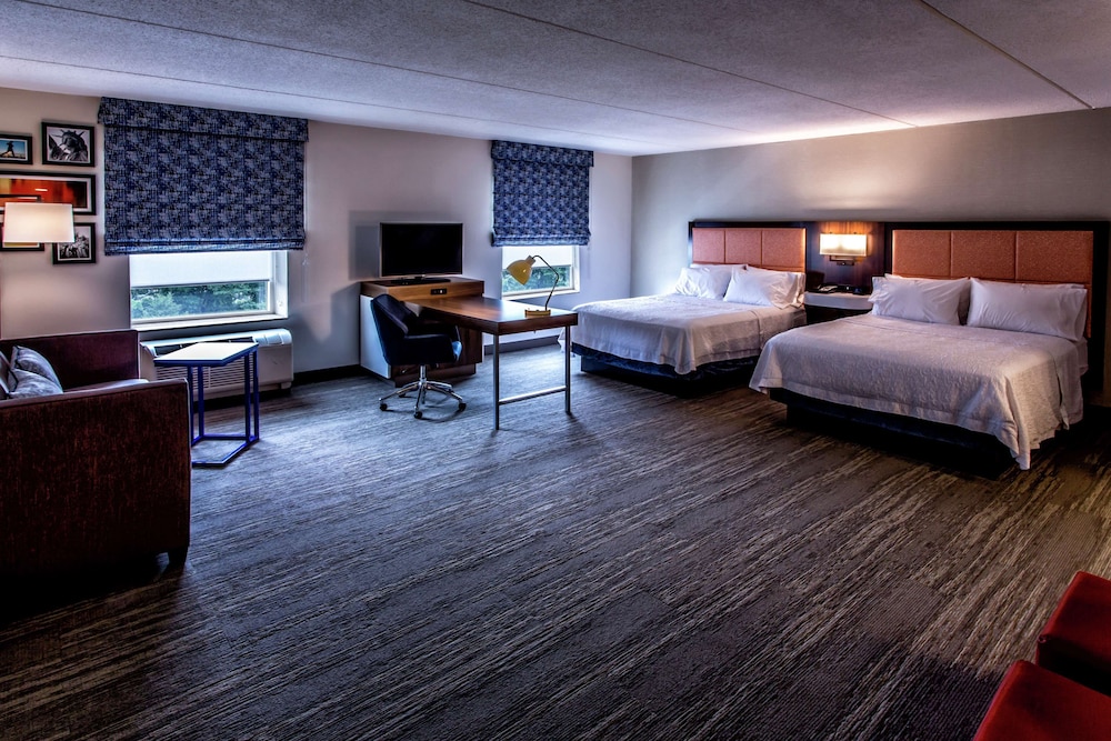 Hampton Inn & Suites Staten Island - photo 27