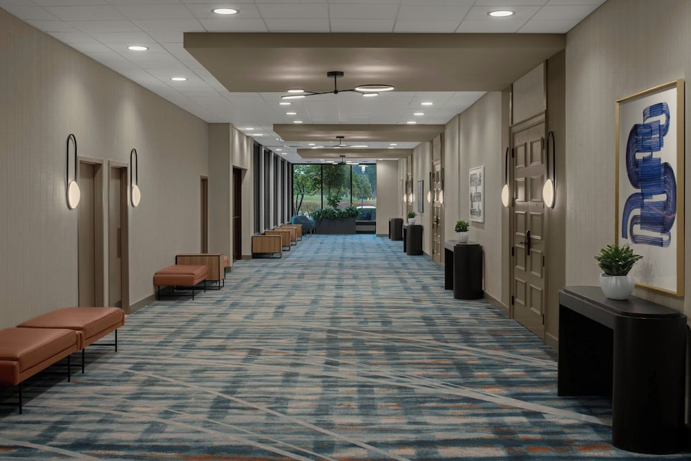 Sheraton Milwaukee Brookfield Hotel - photo 38