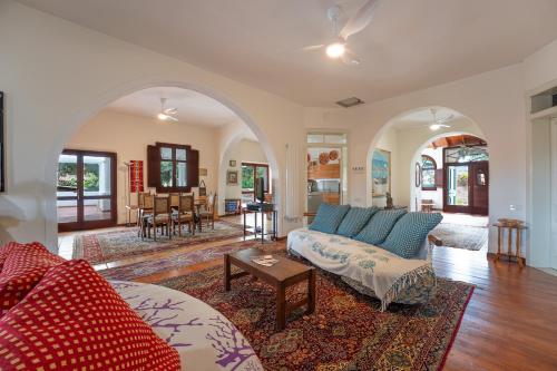 Lux Historic Villa Giardini with private Pool SouthSardiniaHolidays — 4-Star Luxury Hotel in Capoterra, Italy
