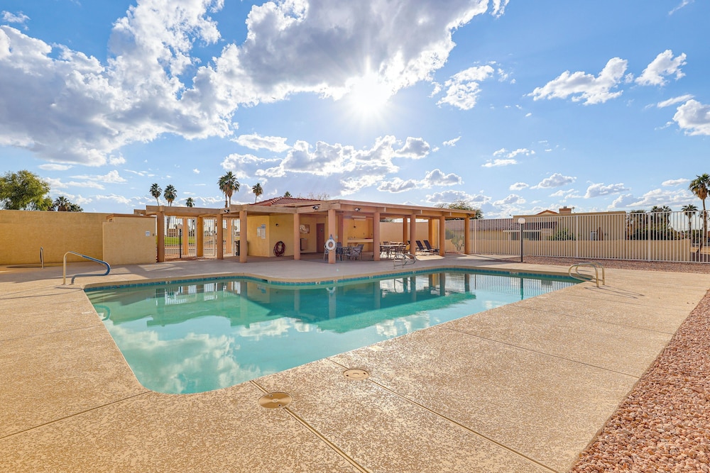 Near Lakes & Trails: Mesa Home w Golf Course View — 4-Star Luxury Hotel in Mesa, United States