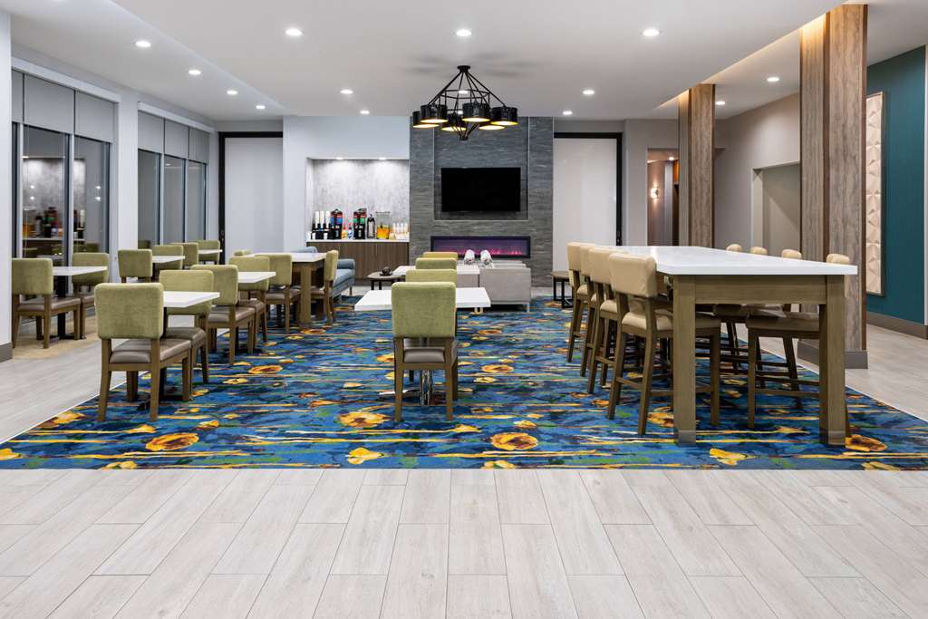 La Quinta Inn & Suites by Wyndham Locust Grove - photo 13
