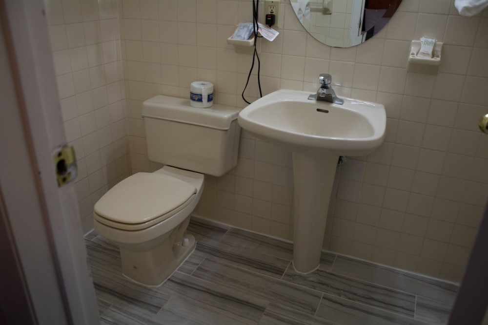 Atlantic Inn & Suites - photo 35