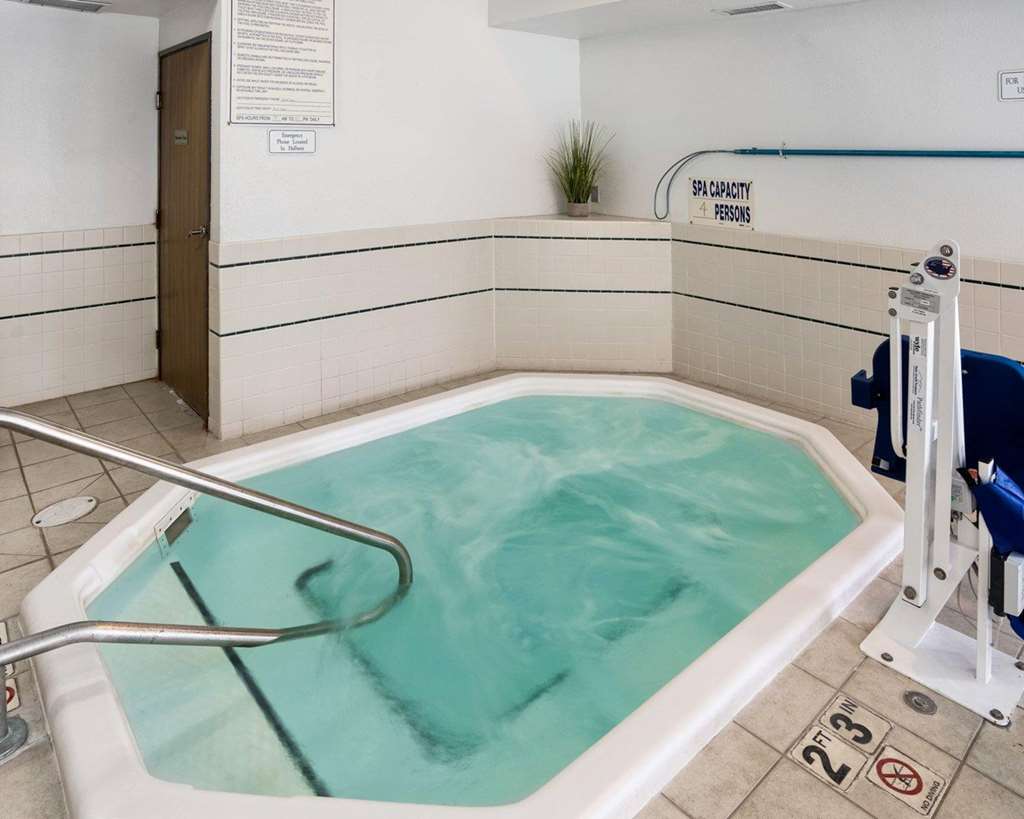 Quality Inn near Northtown Mall & National Sports Center - photo 19