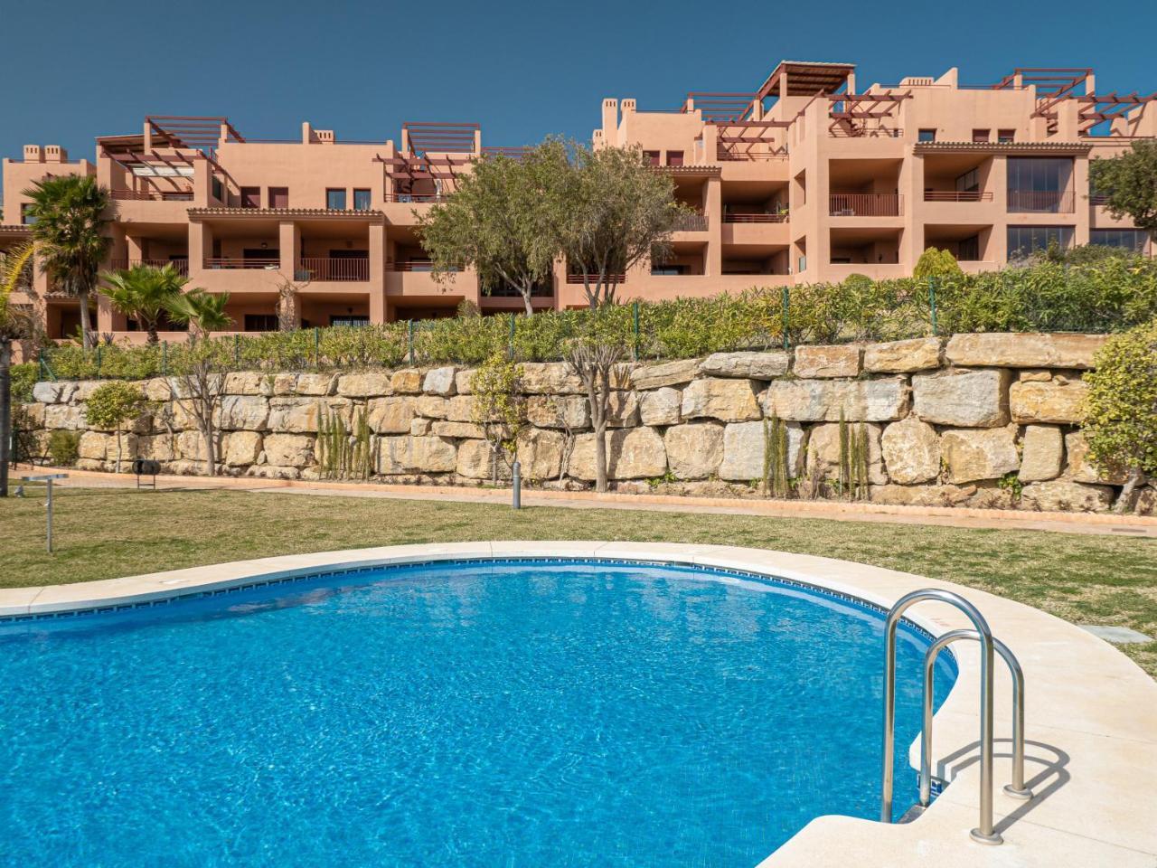 2086 Amazing penthouse 2 terraces sea view — 4-Star Luxury Hotel in Manilva, Spain