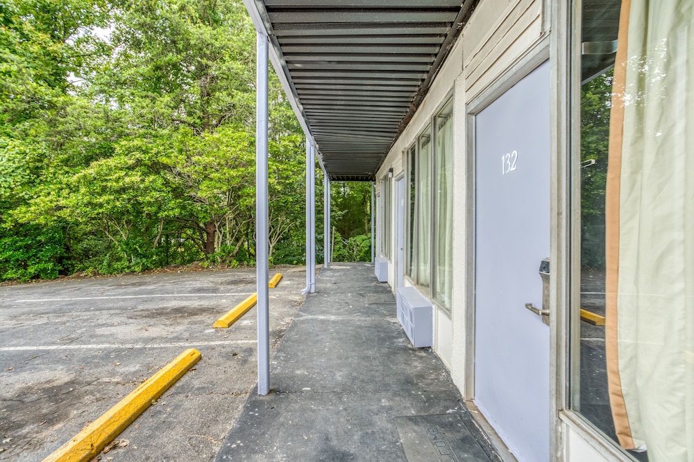 OYO Inn Kernersville - photo 20