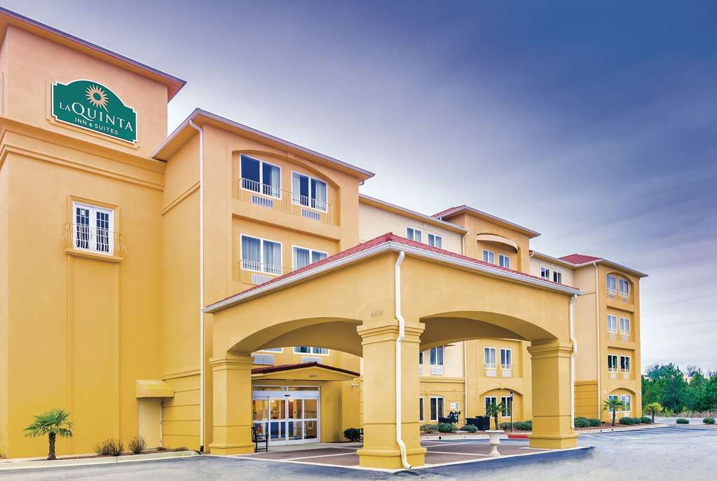 La Quinta Inn & Suites by Wyndham Atlanta Union City - featured photo