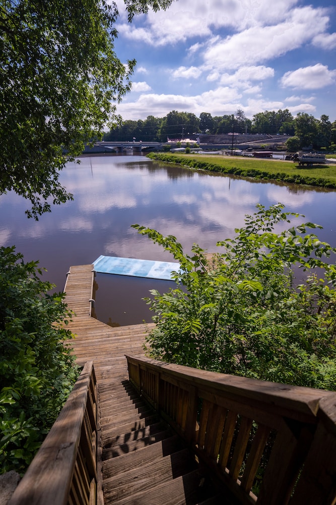 Bluebird Bay Resort in Monticello, United States