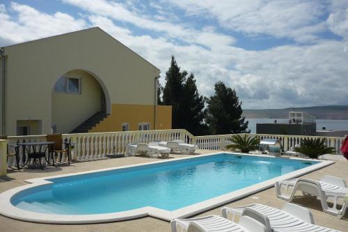 Apartment Seline 8 nur 200 m bis zum Strand — 4-Star Luxury Hotel in Starigrad, Croatia