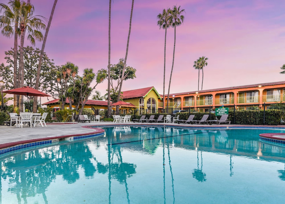 Vagabond Inn Costa Mesa - photo 12