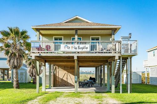 Flip Flop Bungalow Your Toes in the Sand Escape — 4-Star Luxury Hotel in Surfside Beach, United States
