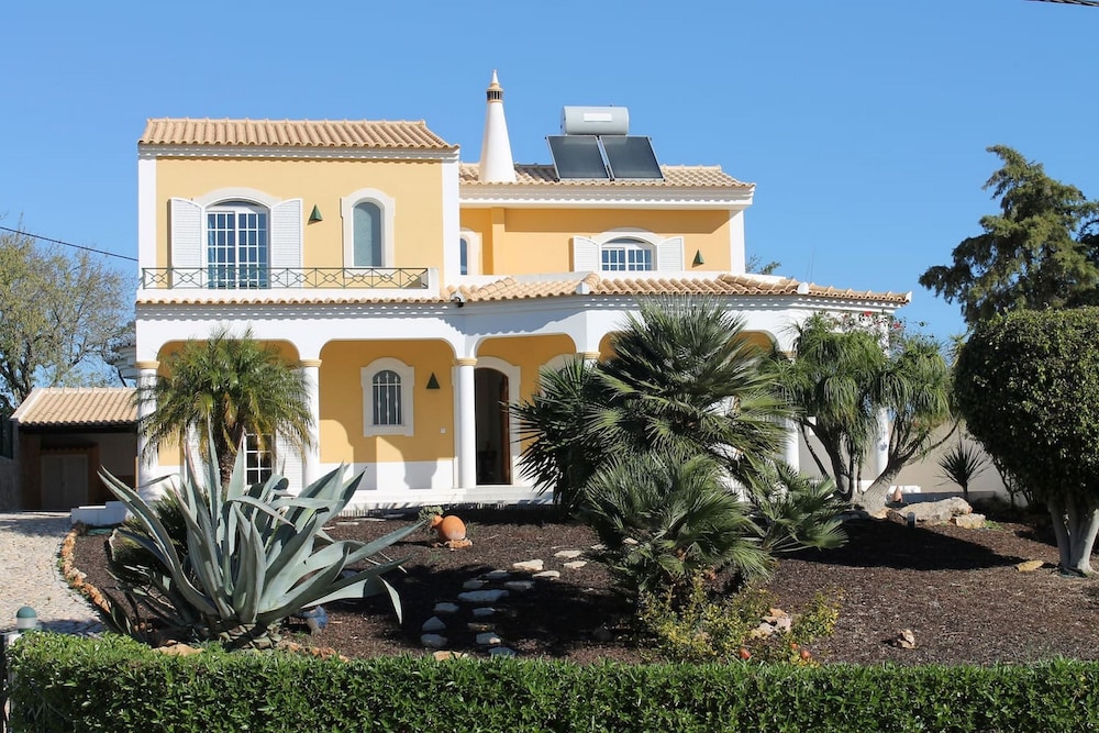 11 Villa Coelho by Pechao — 4-Star Luxury Hotel in Olhao, Portugal