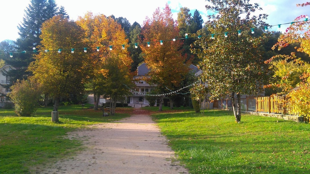 Logis Hôtel les Lodges Du Lac in Chambery, France