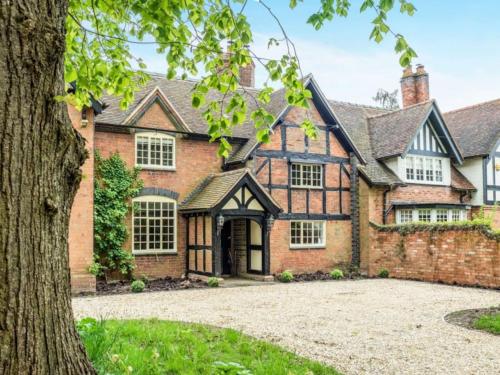 Pinley Hill House — 4-Star Luxury Hotel in Warwick, United Kingdom