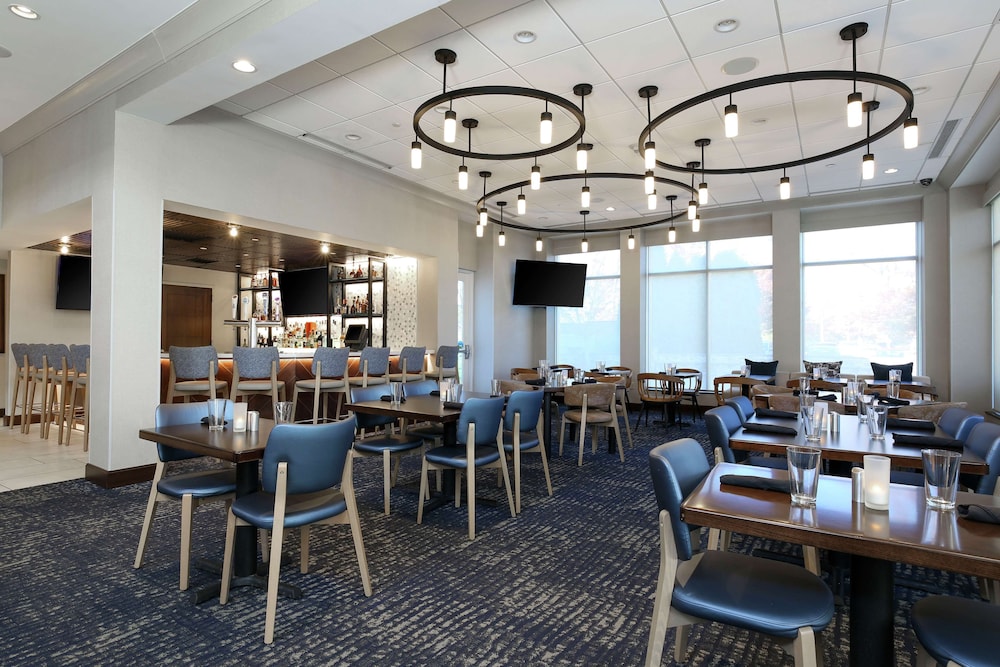 Hilton Garden Inn Melville - photo 26