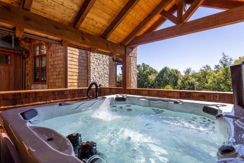 Birds Nest Retreat at Eagles Nest in Banner Elk, United States