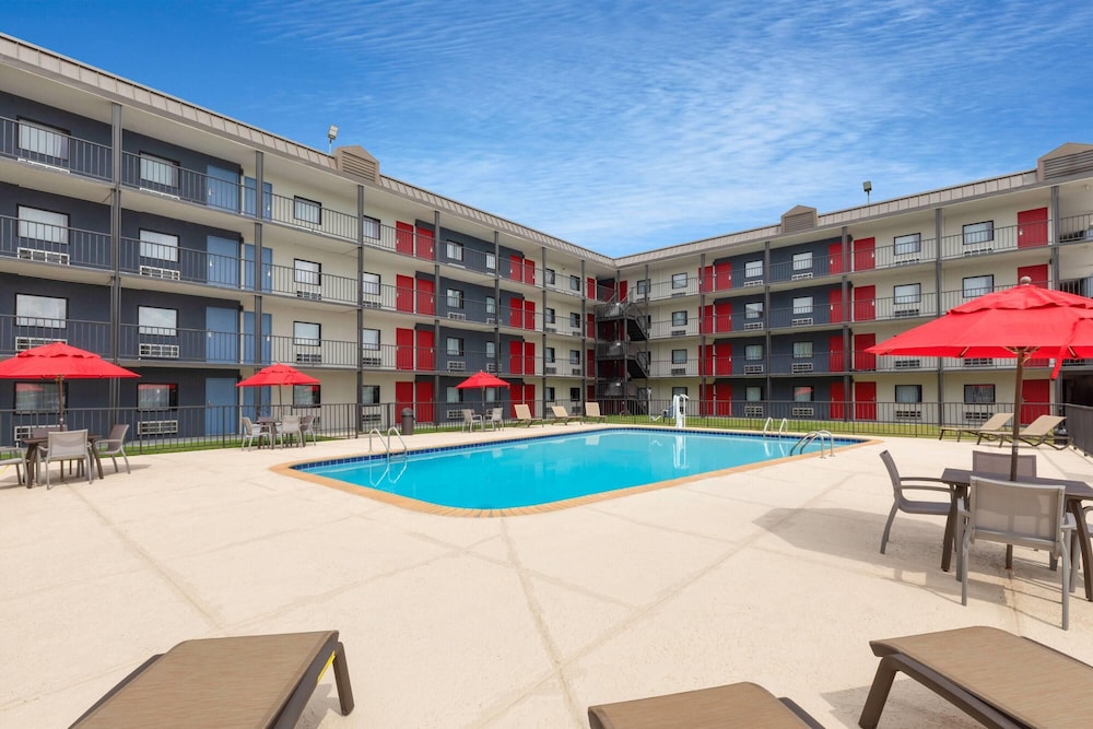 Ramada By Wyndham Kenner New Orleans Airport South — Kenner