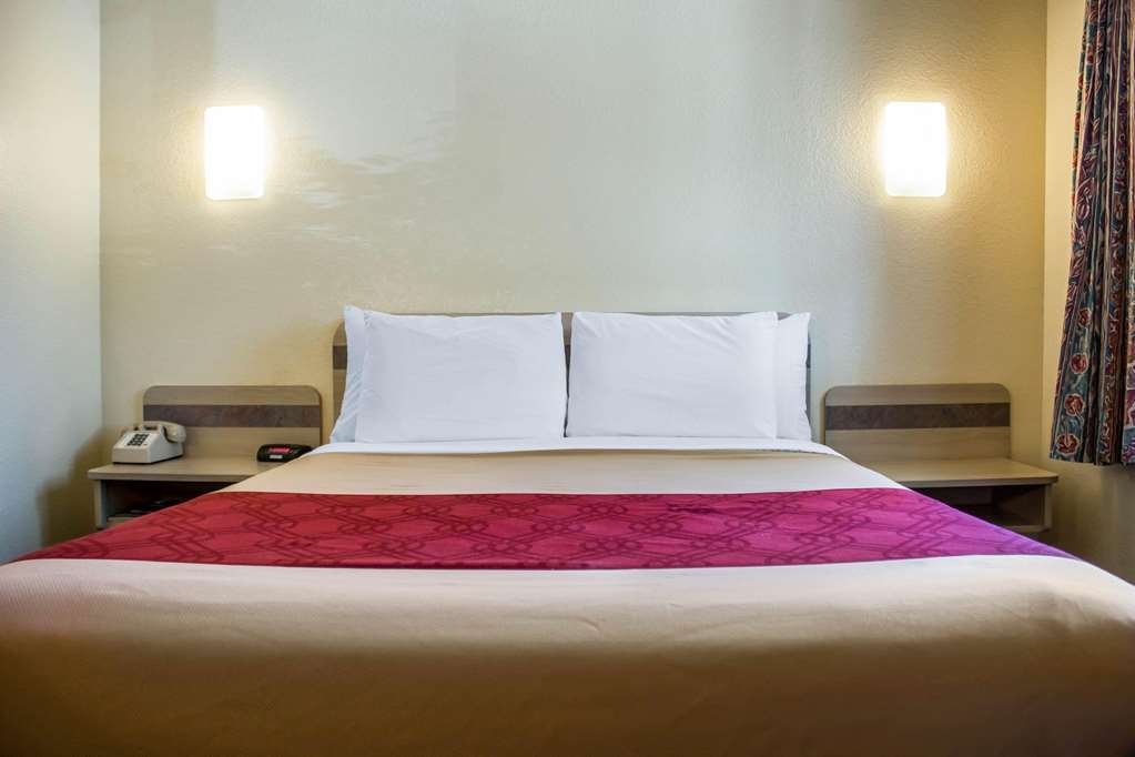 Econo Lodge Meadville PA - photo 9