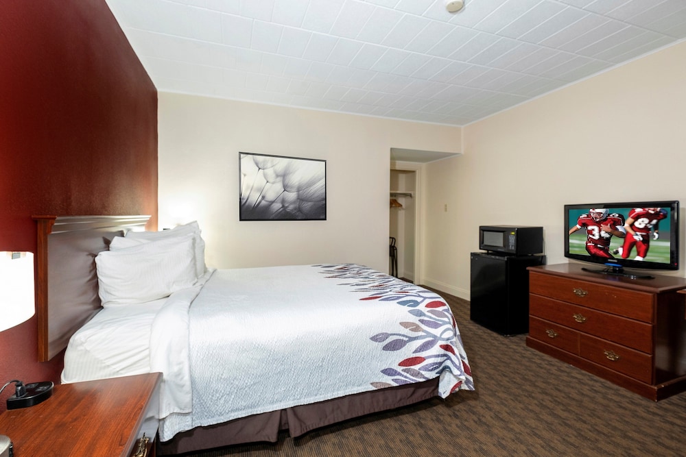 Red Roof Inn & Suites Hazleton - photo 17