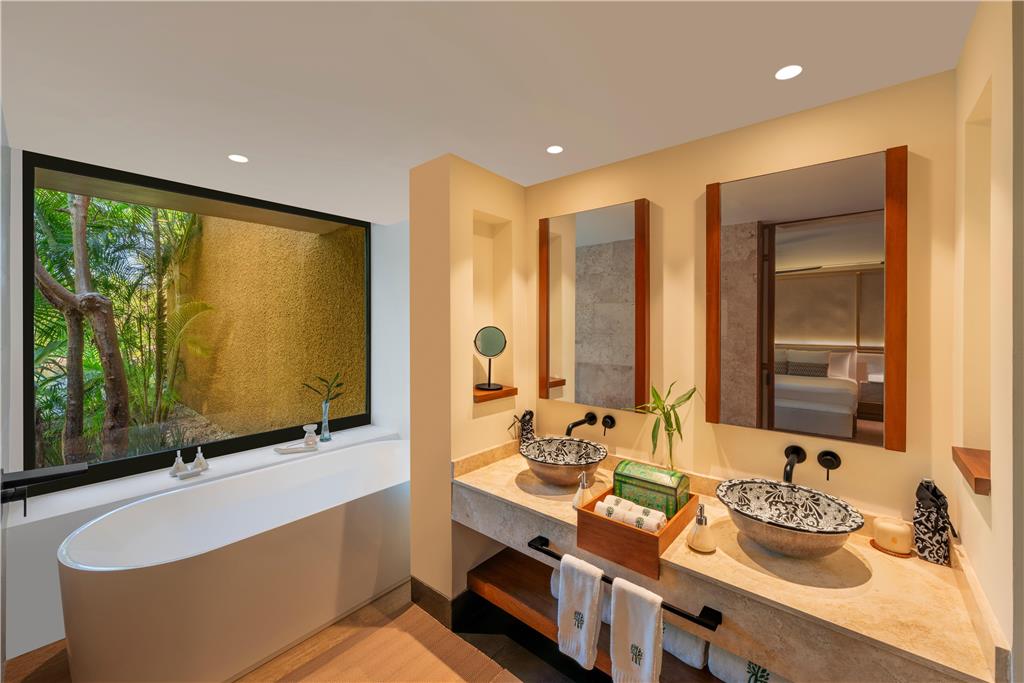 BTMXMY THREE BEDROOM FAMILY RESIDENCE BATHROOM