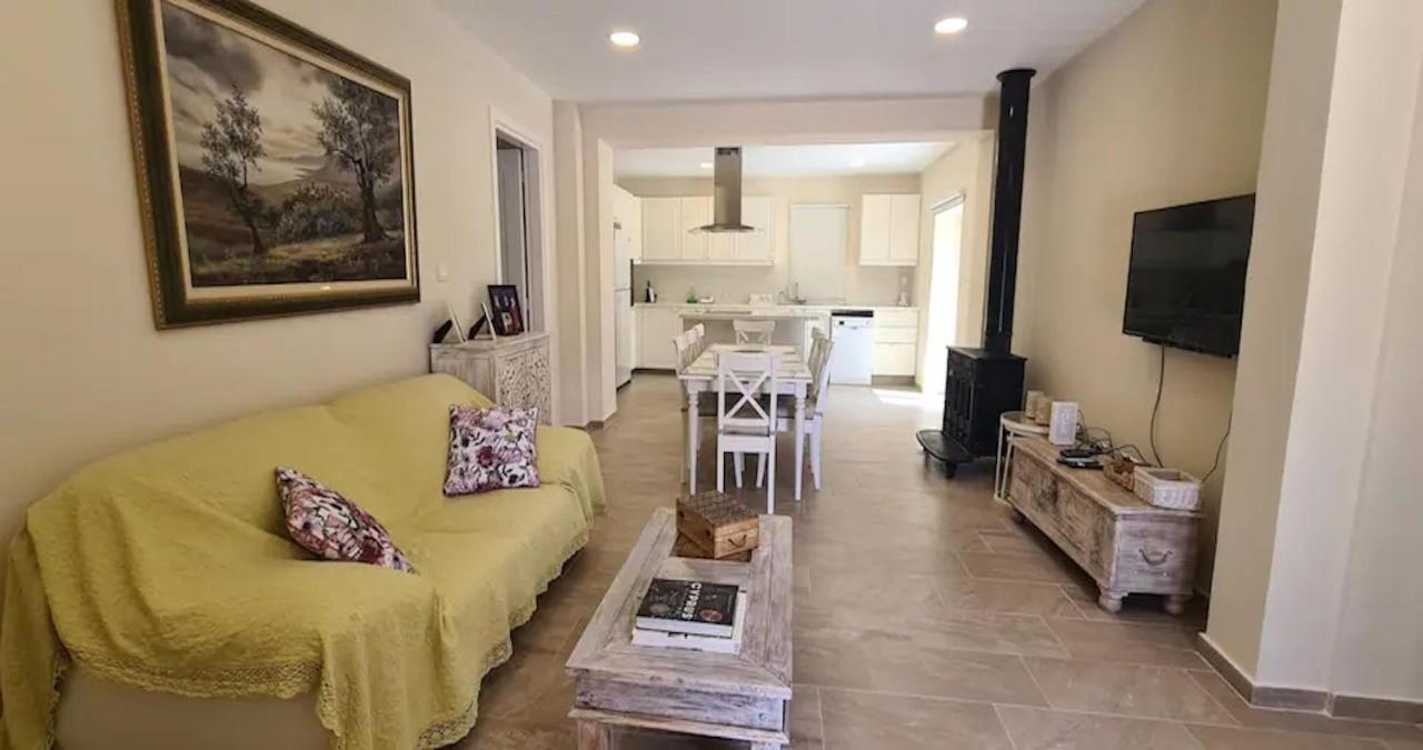 Neo Chorio Town House