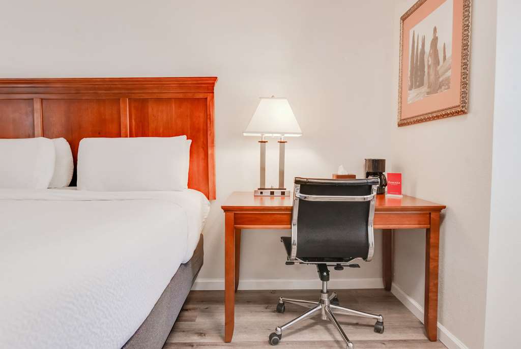 Ramada by Wyndham Mountain View - photo 12