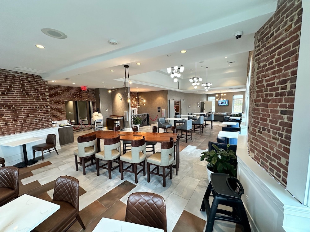 Hampton Inn & Suites Huntington Downtown - photo 18