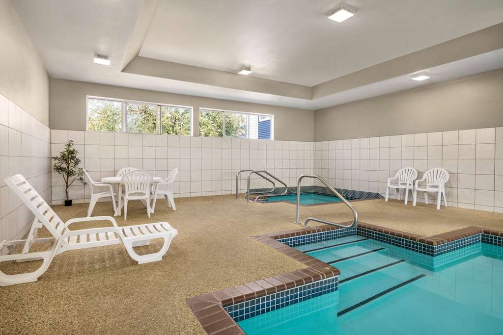 Microtel Inn & Suites by Wyndham New Ulm - photo 9