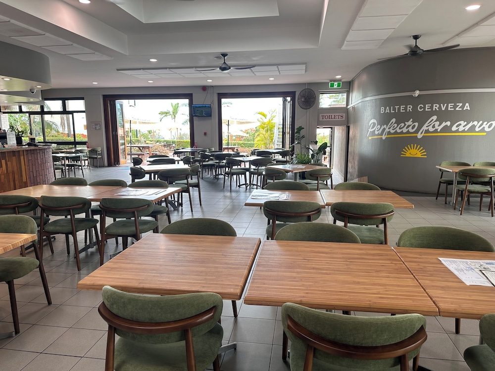 Hervey Bay Hotel Resort — Pialba