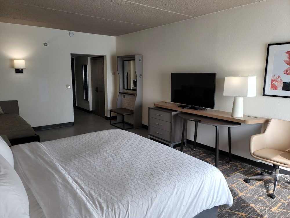 Holiday Inn & Suites Wausau Rothschild an IHG Hotel - photo 5