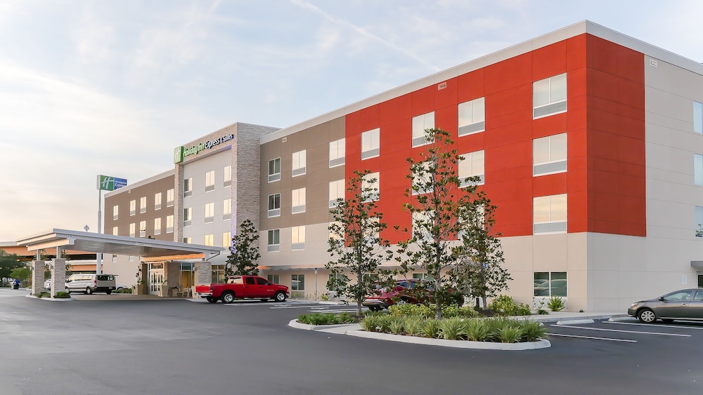 Holiday Inn Express & Suites Tampa East Ybor City