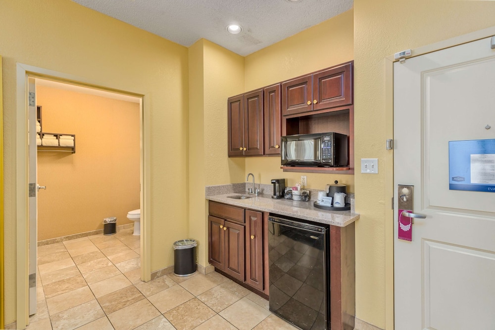 Hampton Inn Owensboro South - photo 21