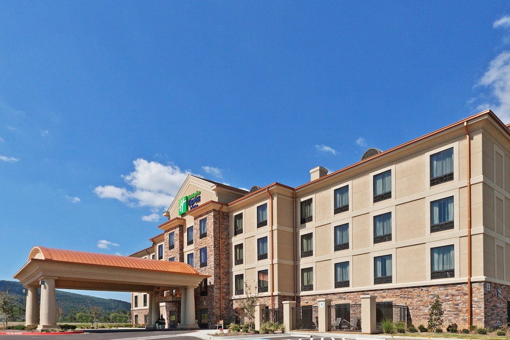 Holiday Inn Express Hotel & Suites POTEAU by IHG - photo 21